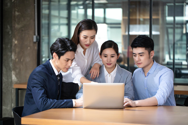 全面薪酬戰(zhàn)略實(shí)施：提升員工滿意度，提升企業(yè)績(jī)效