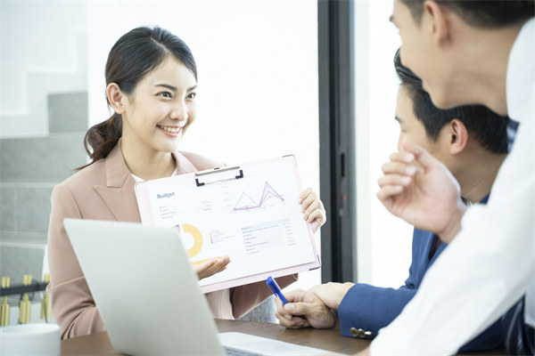績效評估與反饋：客觀評估，持續(xù)改進