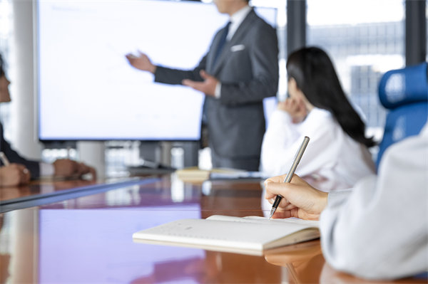 如何保證企業(yè)的年度工作方向與經(jīng)營(yíng)目標(biāo)保持一致？
