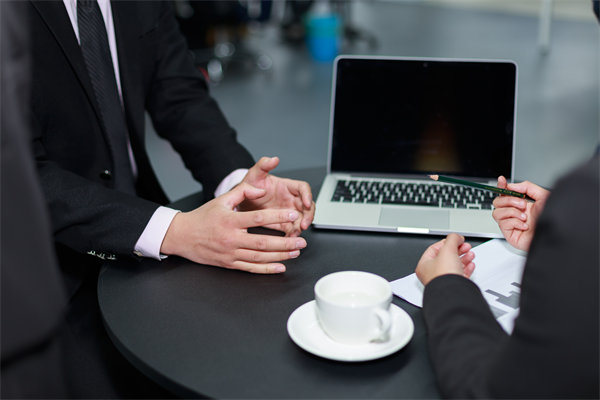 面對業(yè)績波動，企業(yè)如何靈活調(diào)整績效評價標準？