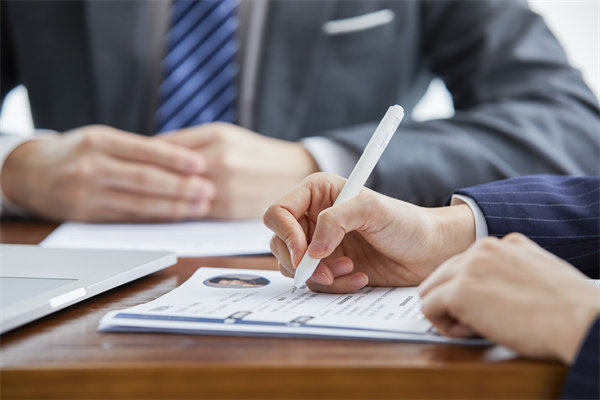 招聘新趨勢：企業(yè)如何精準定位并吸引頂尖人才？