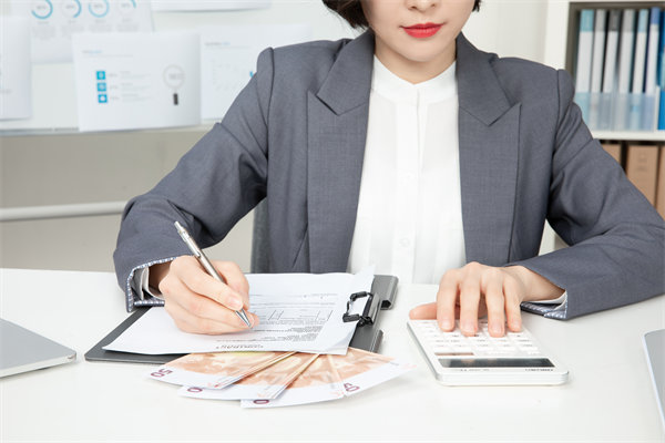 企業(yè)戰(zhàn)略轉(zhuǎn)型的關(guān)鍵成功因素與風(fēng)險(xiǎn)規(guī)避策略何在？