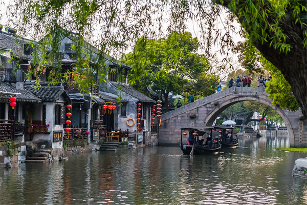管理咨詢?nèi)绾沃μK州企業(yè)制定并執(zhí)行戰(zhàn)略規(guī)劃？