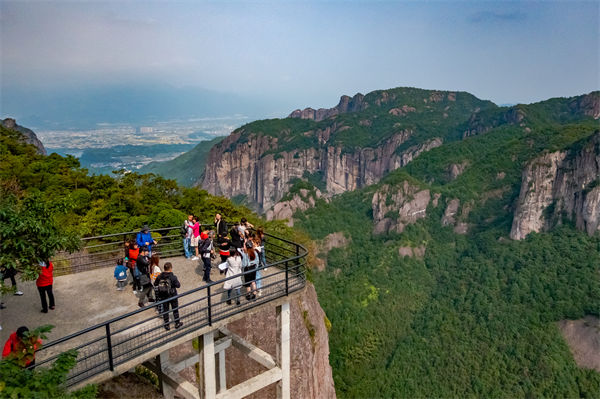 臺州戰(zhàn)略咨詢公司如何為企業(yè)定制長遠(yuǎn)發(fā)展戰(zhàn)略？
