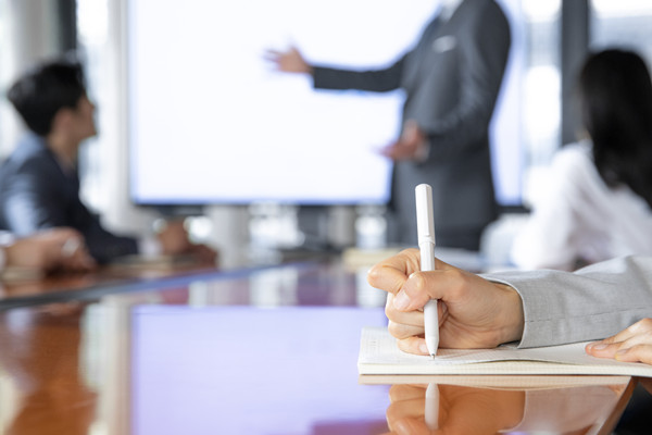 企業(yè)的會議管理制度不完善，如同虛設(shè)怎么辦？