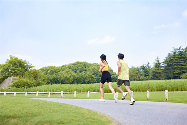 跨境營(yíng)銷中，如何克服文化差異，實(shí)現(xiàn)全球化傳播？