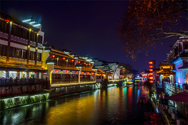 企業(yè)發(fā)展陷入瓶頸，南京戰(zhàn)略咨詢公司如何定制破局突圍方案？