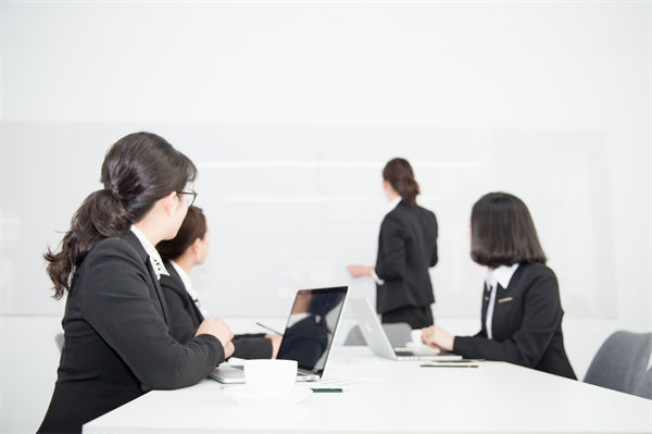 員工培訓(xùn)無效、成長(zhǎng)慢，人力資源管理怎樣定制高效方案？