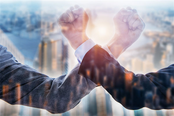 榮耀CEO承認(rèn)銷量非常困難，眾多企業(yè)的品牌戰(zhàn)略啟示