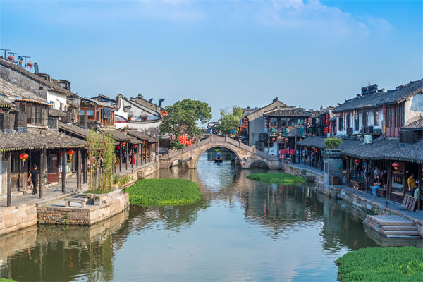 戰(zhàn)略規(guī)劃分析：村民不滿古鎮(zhèn)收門票，指引游客逃票